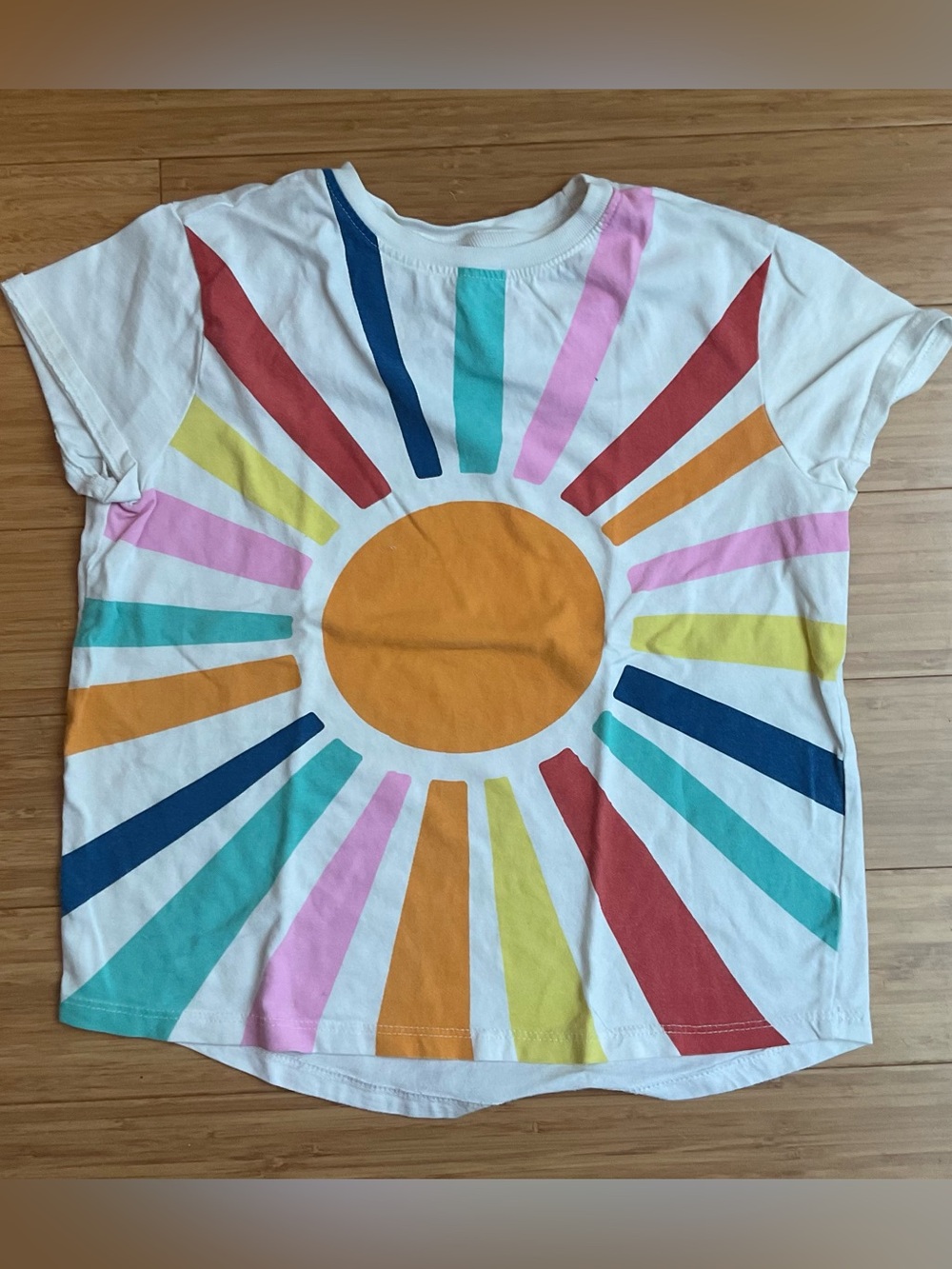 Hanna Andersson White Short-Sleeve Tee with Multi-Color Sunburst. Size:10/130